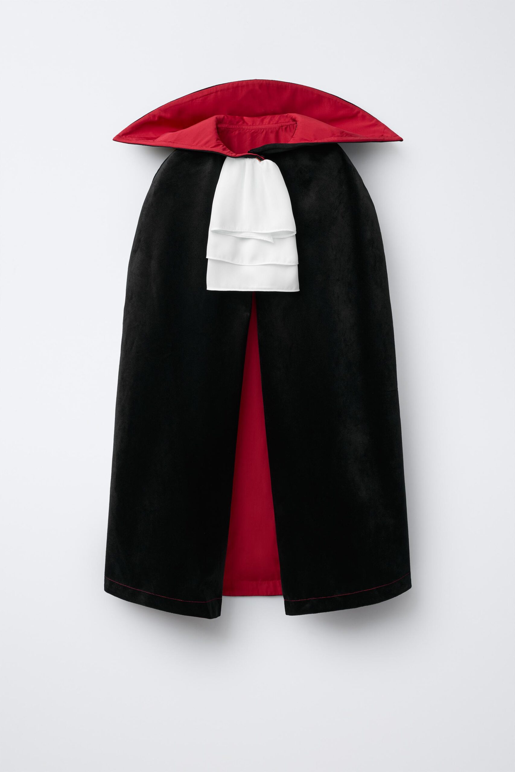 Mantella da Dracula per Halloween 2025 Mantella da Dracula per Halloween 2025