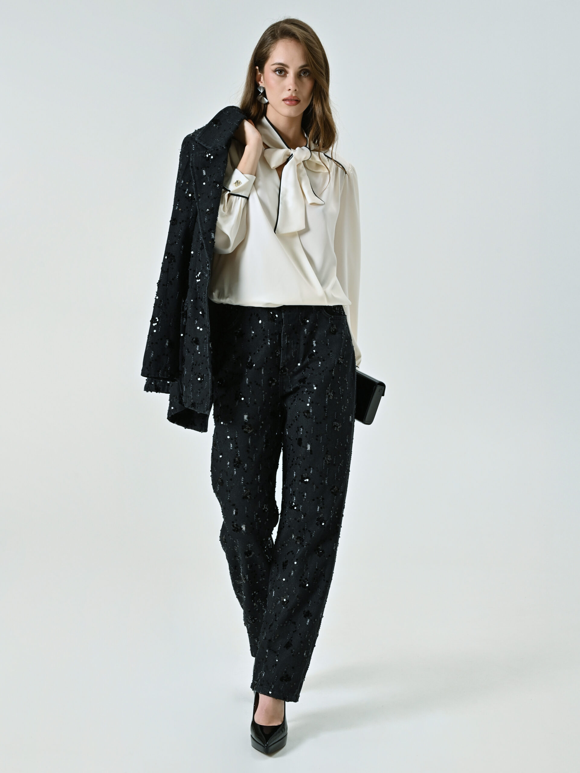 Pantaloni in denim nero con paillettes Rinasicmento