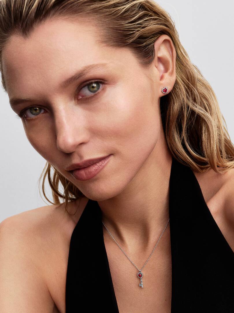 Pandora orecchini con pietra rossa Pandora orecchini con pietra rossa