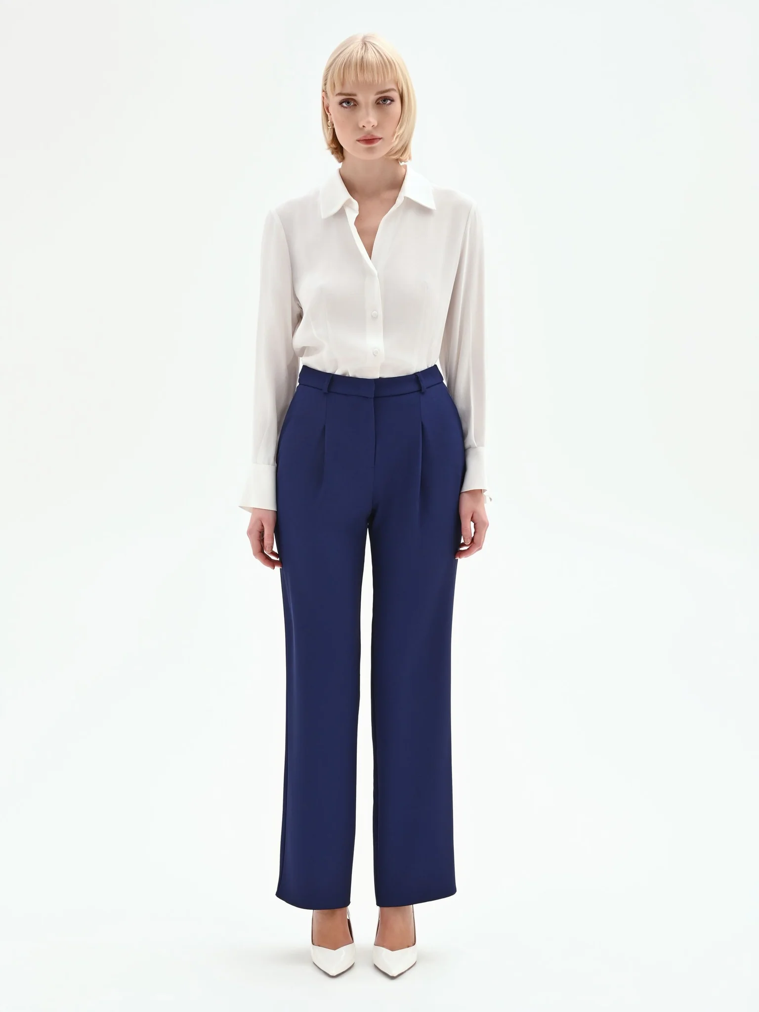 Pantaloni dalla linea dritta con pinces Pantaloni dalla linea dritta con pinces