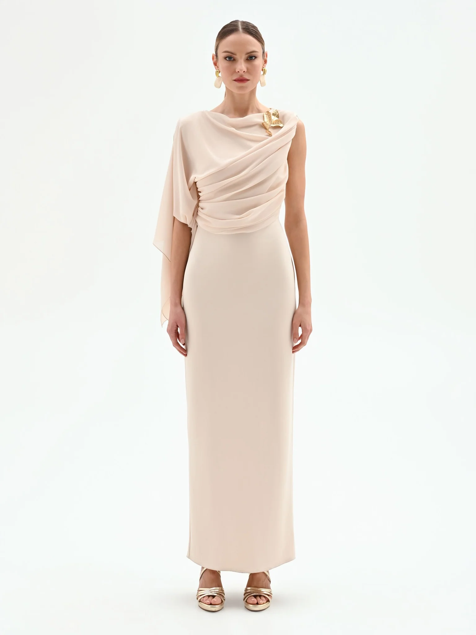 Abito lungo elegante monospalla