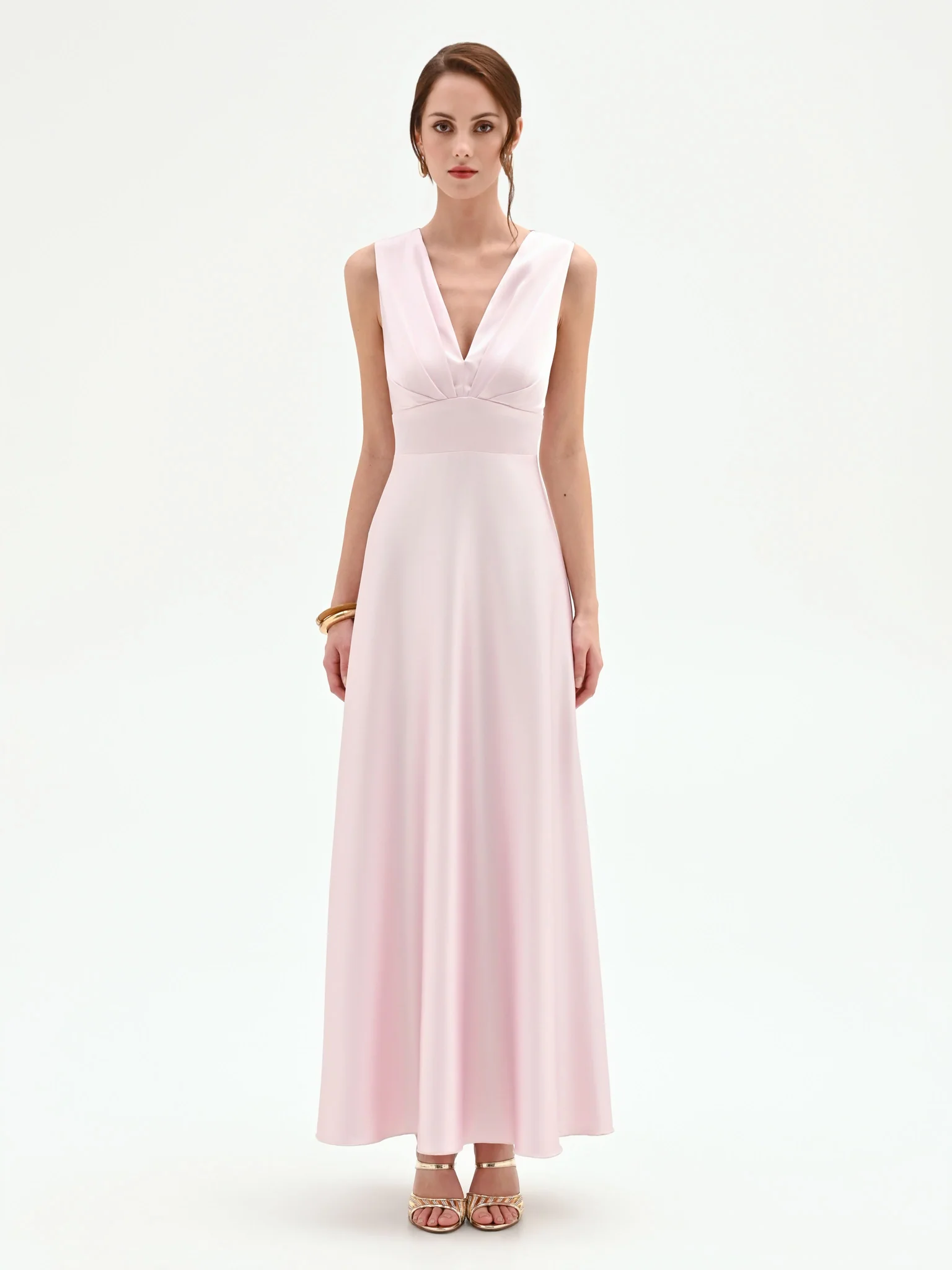 Elegante abito lungo con scollo a V in raso