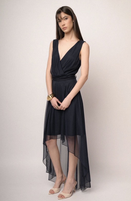 Abito asimmetrico corto davanti e lungo dietro Abito asimmetrico corto davanti e lungo dietro