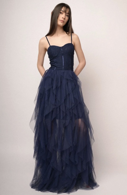 Vestito lungo blu con gonna a balze Vestito lungo blu con gonna a balze