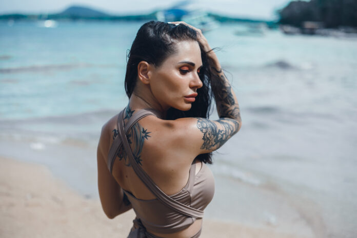 Come proteggere i Tatuaggi dal sole al mare