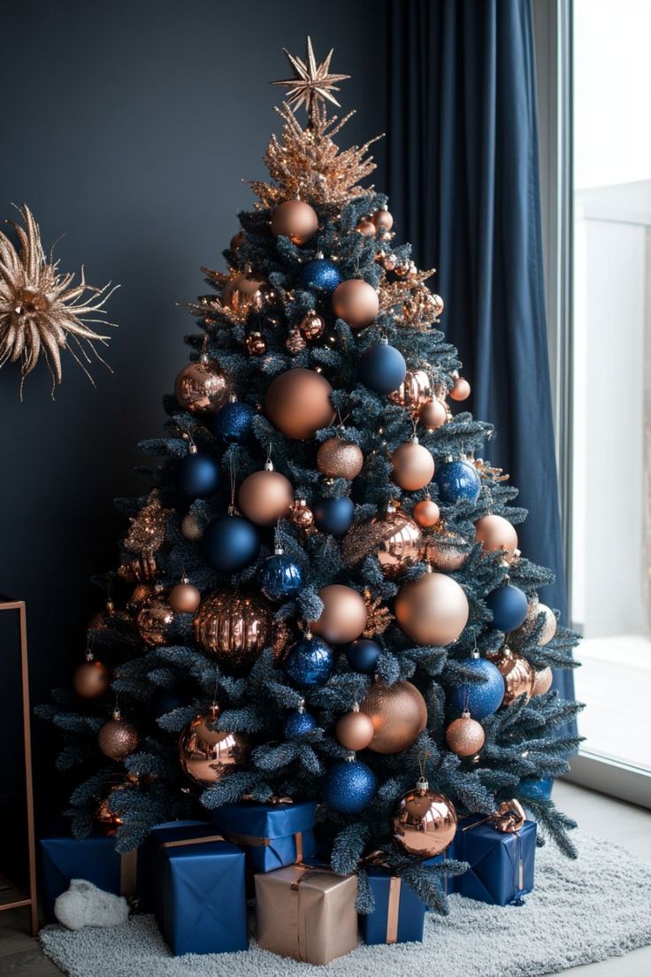 Albero di Natale 2026 colori blu e rame Albero di Natale 2026 colori blu e rame
