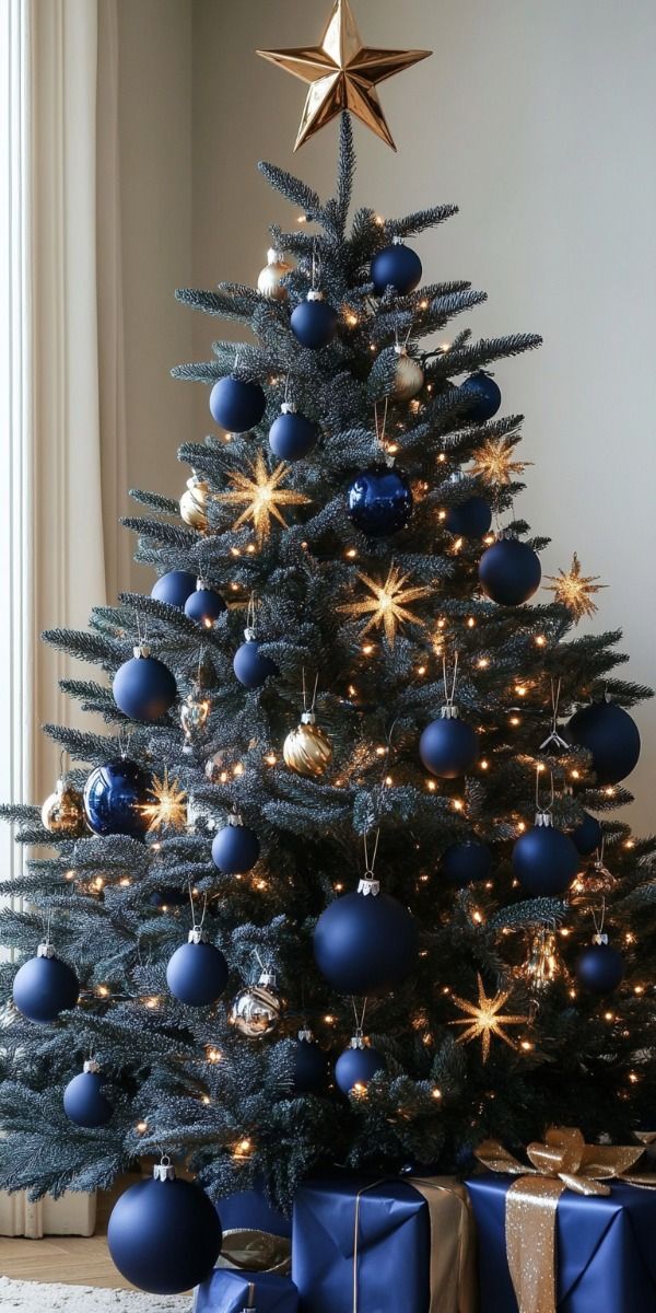 Albero di Natale 2026 con palline blu notte opache Albero di Natale 2026 con palline blu notte opache