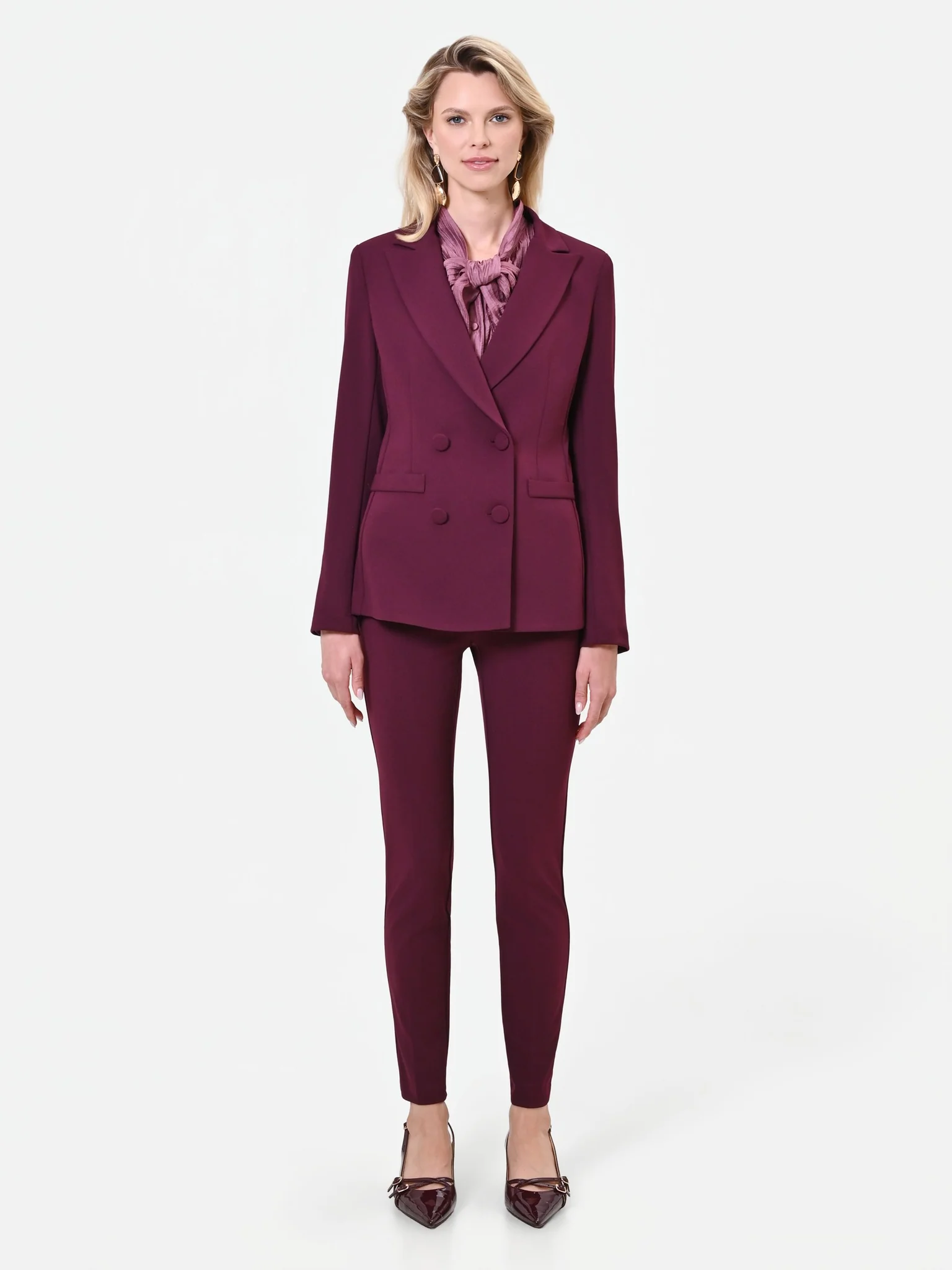 Tailleur con giacca doppiopetto Tailleur con giacca doppiopetto