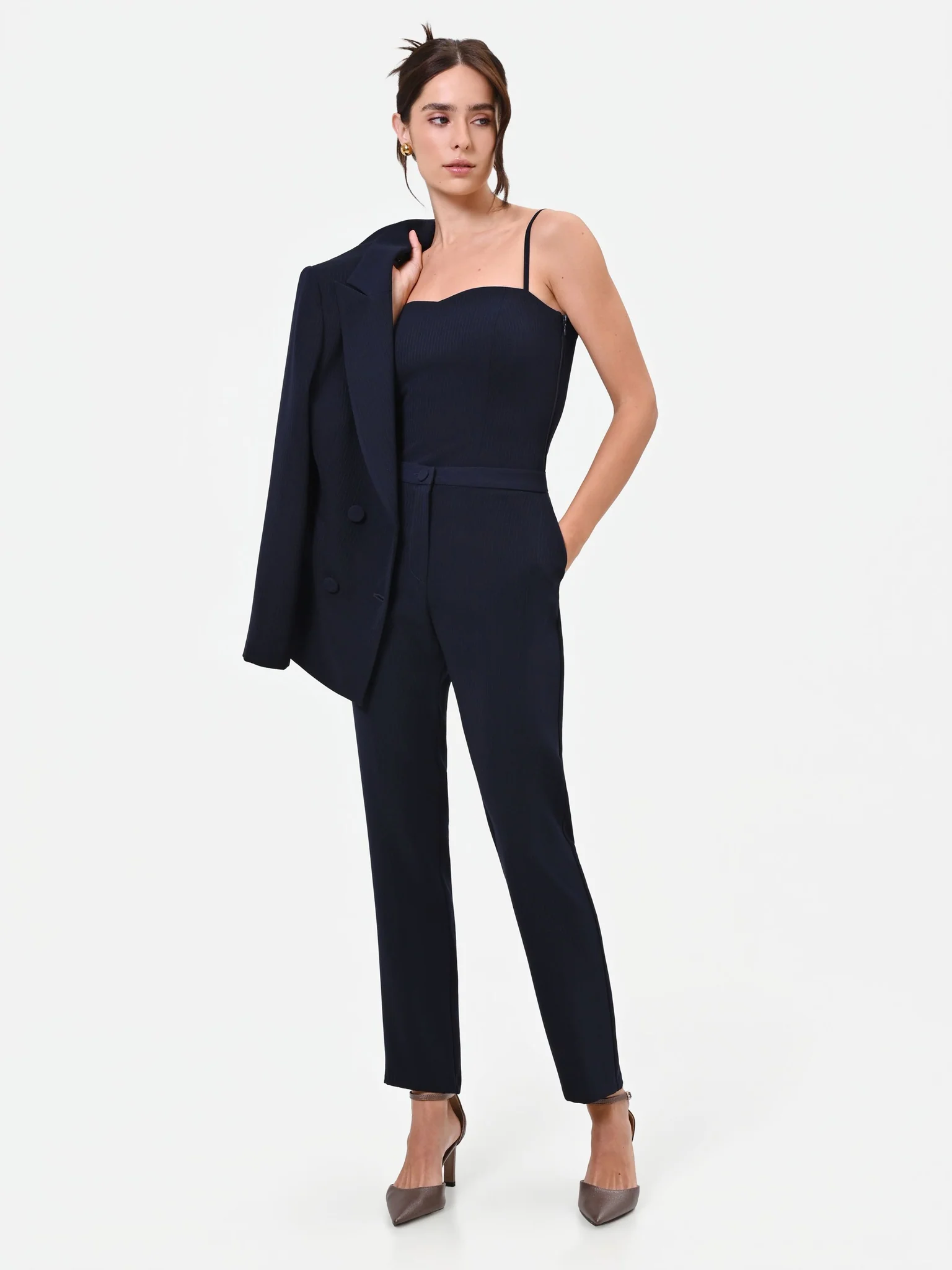 Tailleur con pantaloni a sigaretta Tailleur con pantaloni a sigaretta